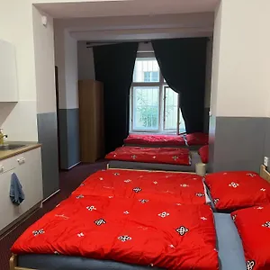 hostel-moon.praguehotelsweb.com/
